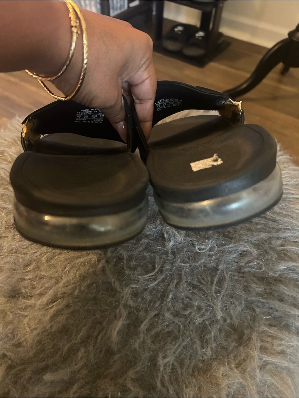 Women’s Nike Air Black and Gold Sz 8 Camden Slide Sandals - Picture 6 of 6